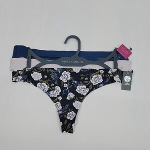 Vince Camuto Floral and Solid Thong Set